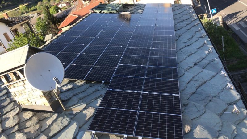 Impianto fotovoltaico ad energia solare su tetto